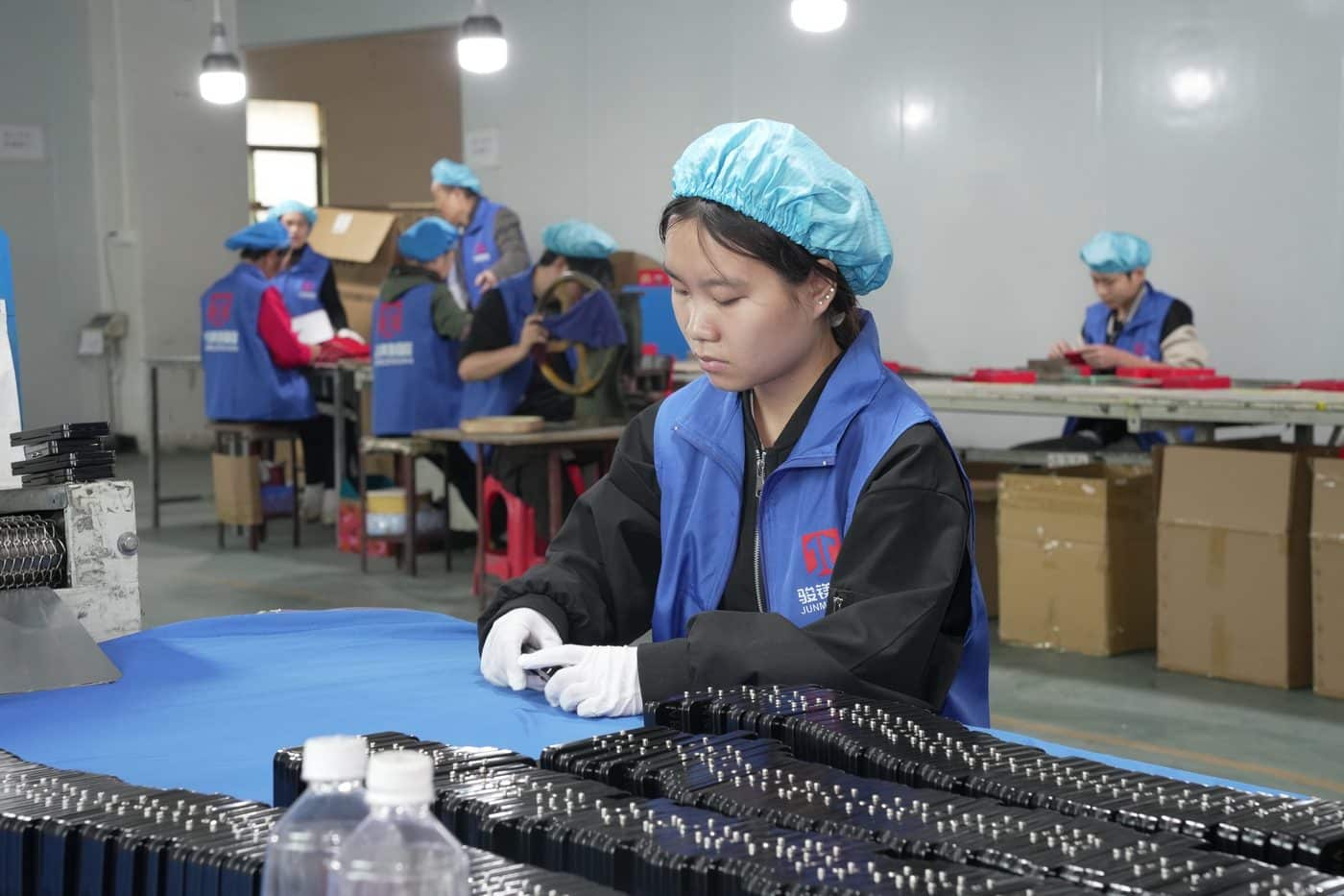 Finished tin packaging inspection at Junmei