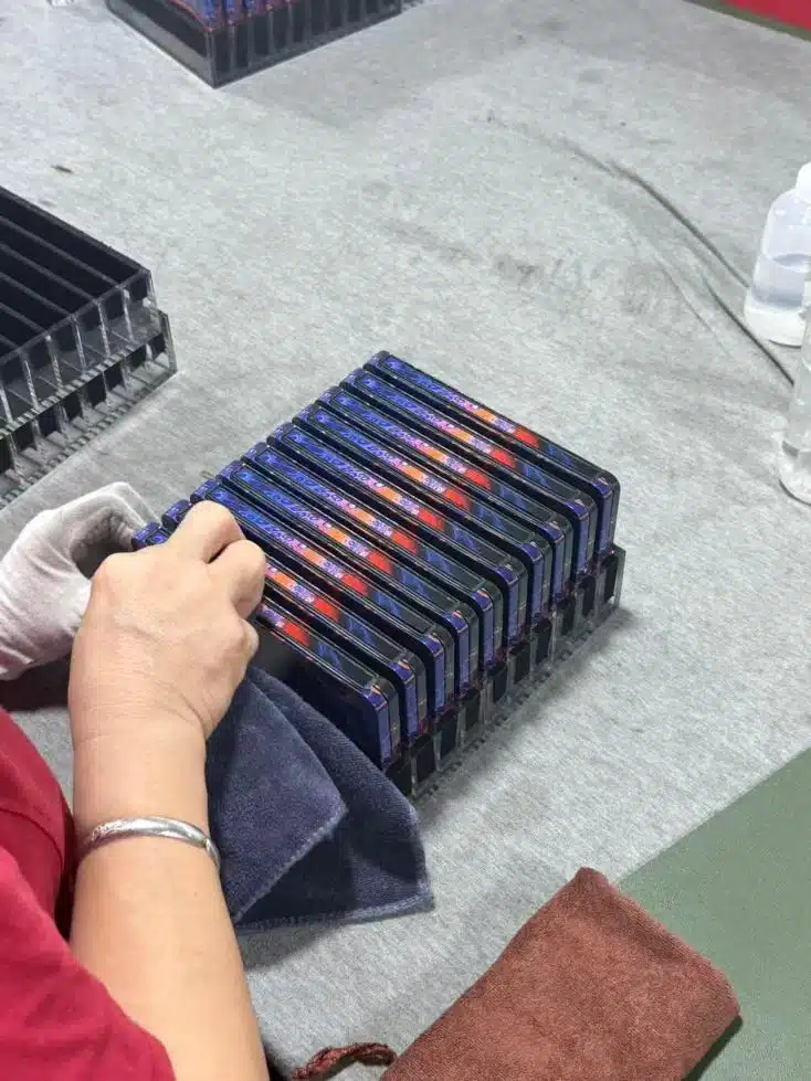 Handling decorated ADIFA palette shells