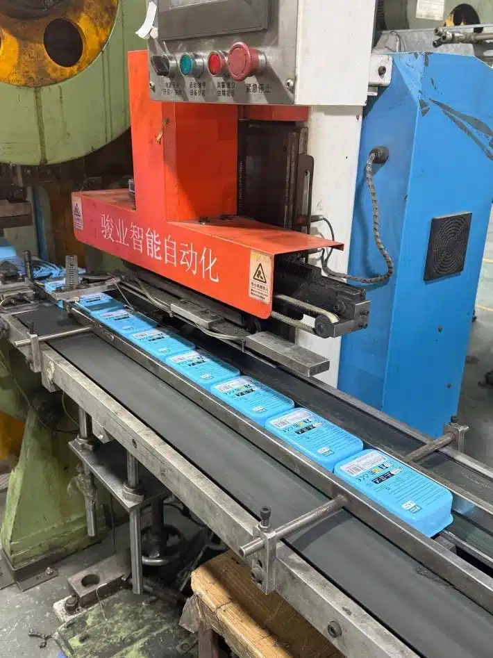 Printed sheets at the forming equipment